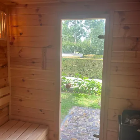 Bed & Breakfast Mamaloutje 3*