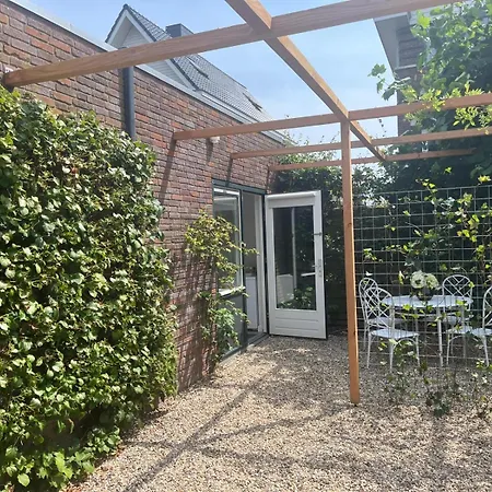 Bed & Breakfast Mamaloutje 3*